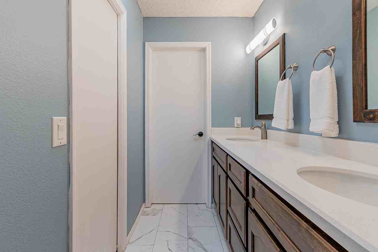 10637 S Calle Raquel #10637 - Photo 3 of 38