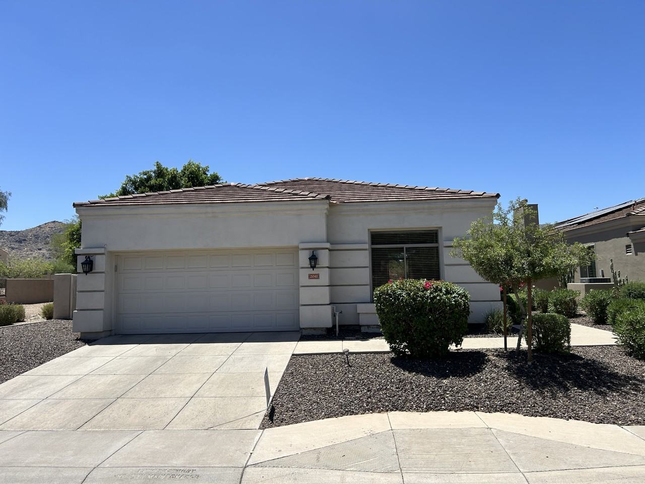 2041 E Fawn Dr - Photo 3 of 50