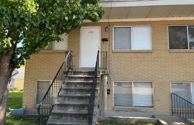 1194 Nw - Photo 2 of 5