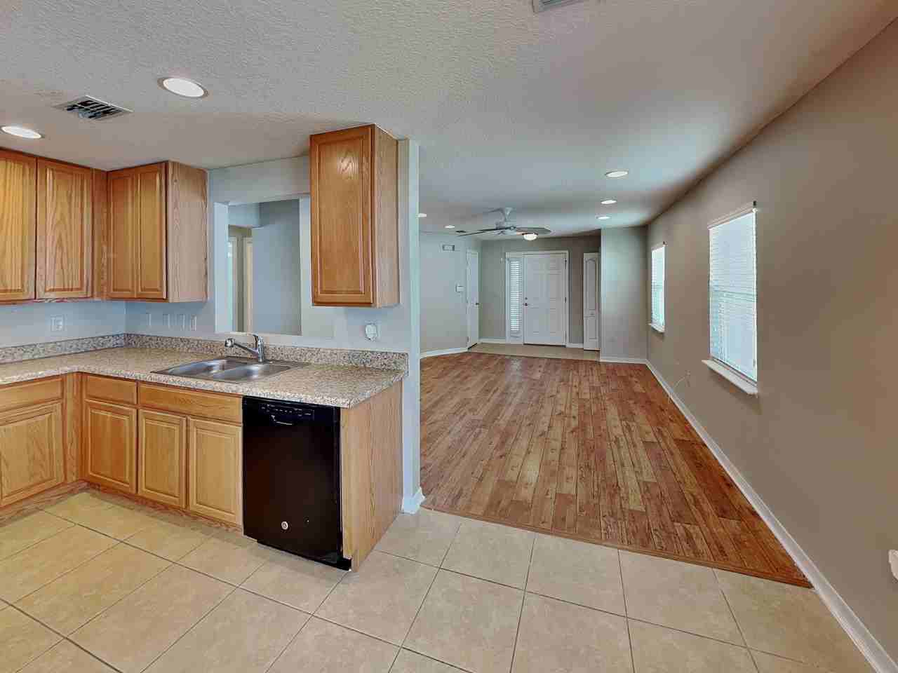 1043 Bethpage Rd - Photo 3 of 17