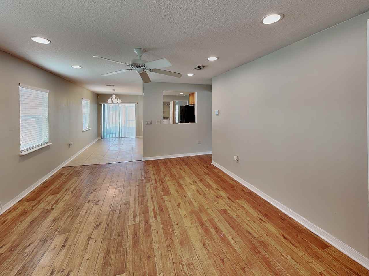 1043 Bethpage Rd - Photo 4 of 17
