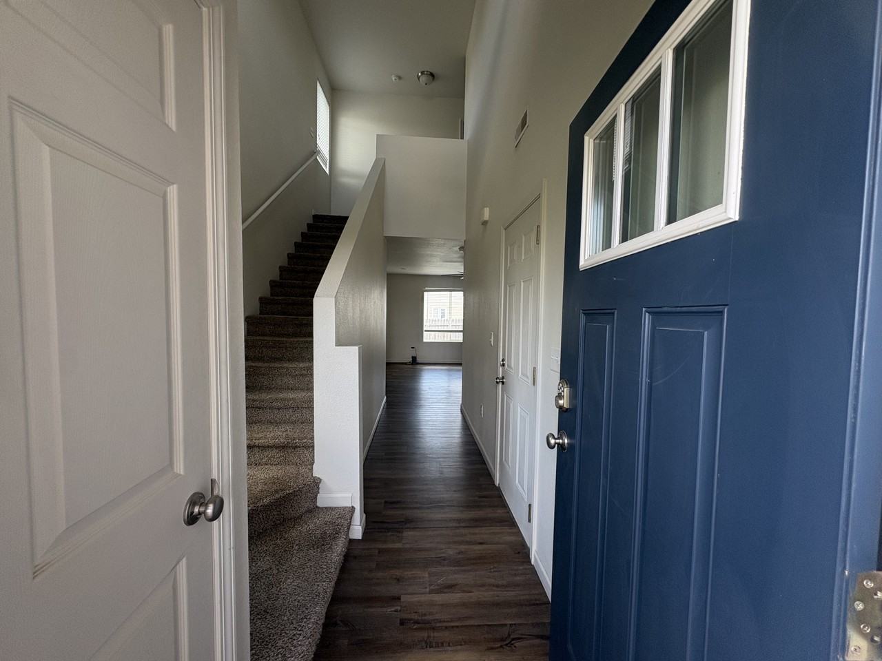 3209 11th Ave Ne - Photo 2 of 11