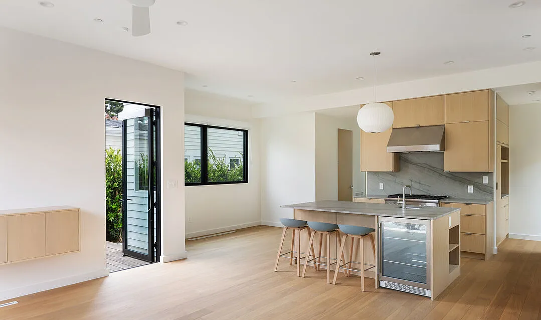 1257 25th St - Photo 5 of 9