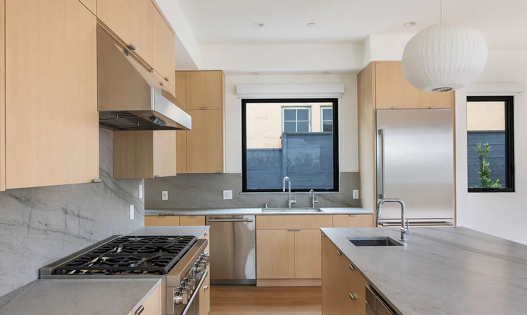 1257 25th St - Photo 7 of 9