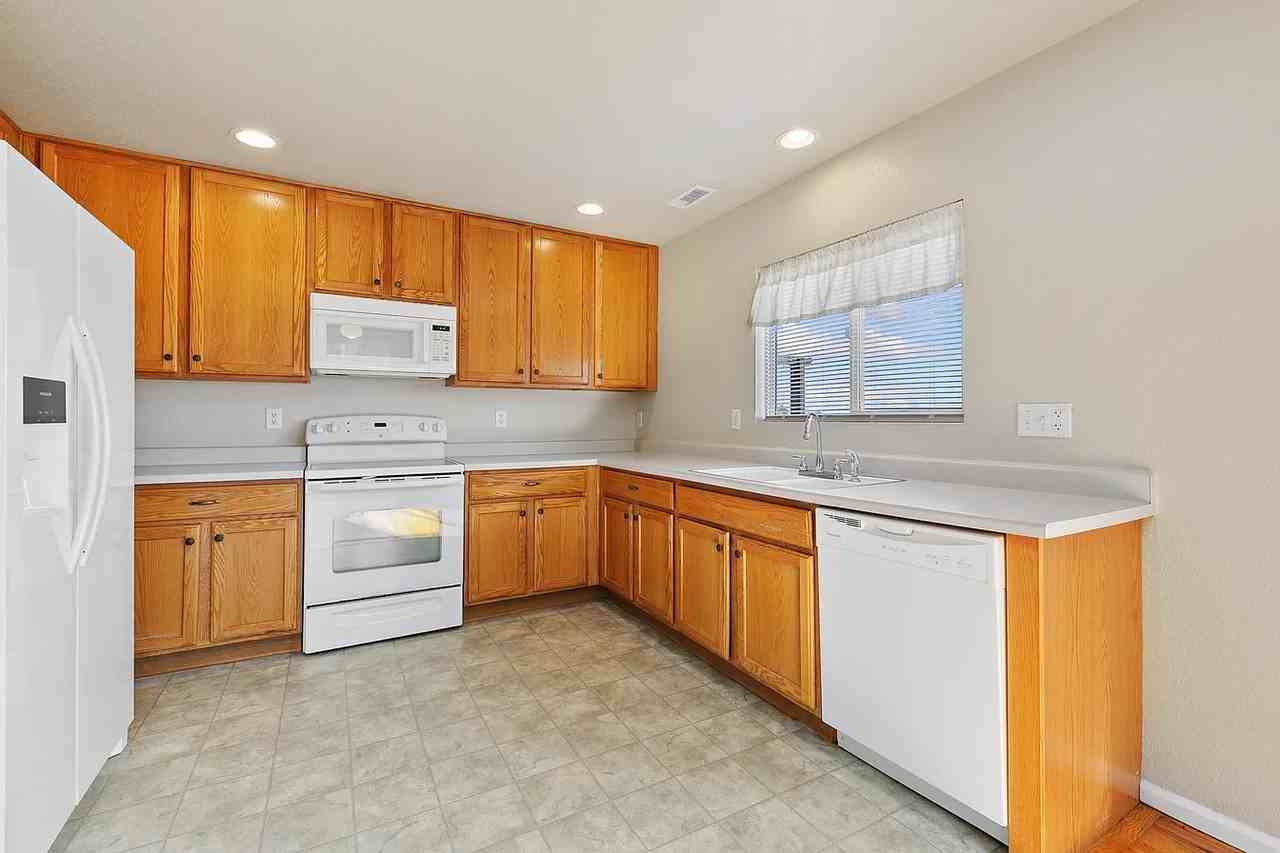3826 Celtic Ln - Photo 4 of 9
