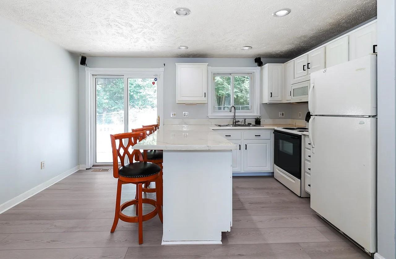 157 Searles Rd - Photo 3 of 9
