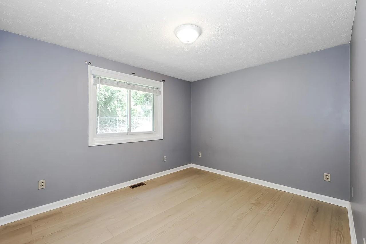 157 Searles Rd - Photo 5 of 9