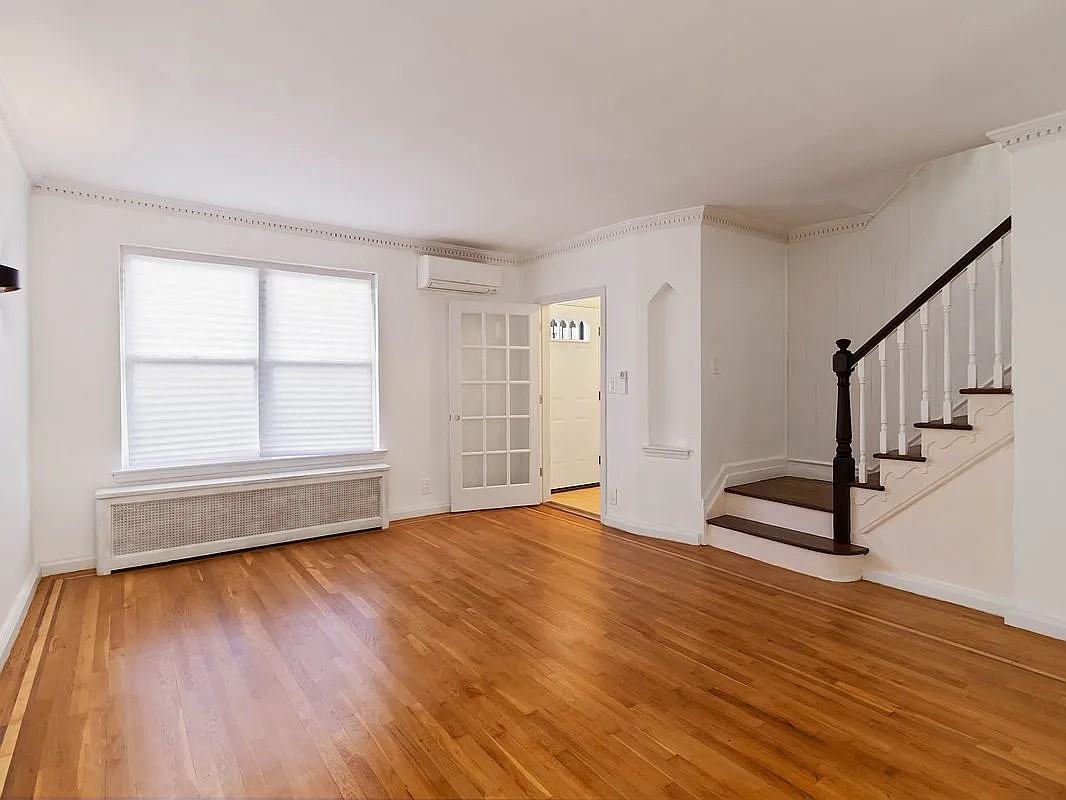 6286 Dry Harbor Rd - Photo 3 of 9