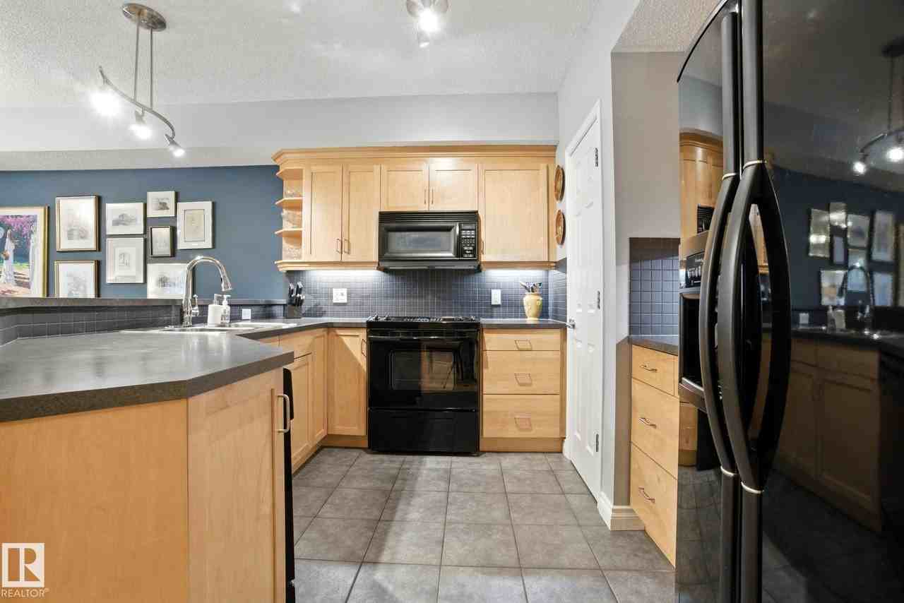 9805 96a St Nw - Photo 5 of 21