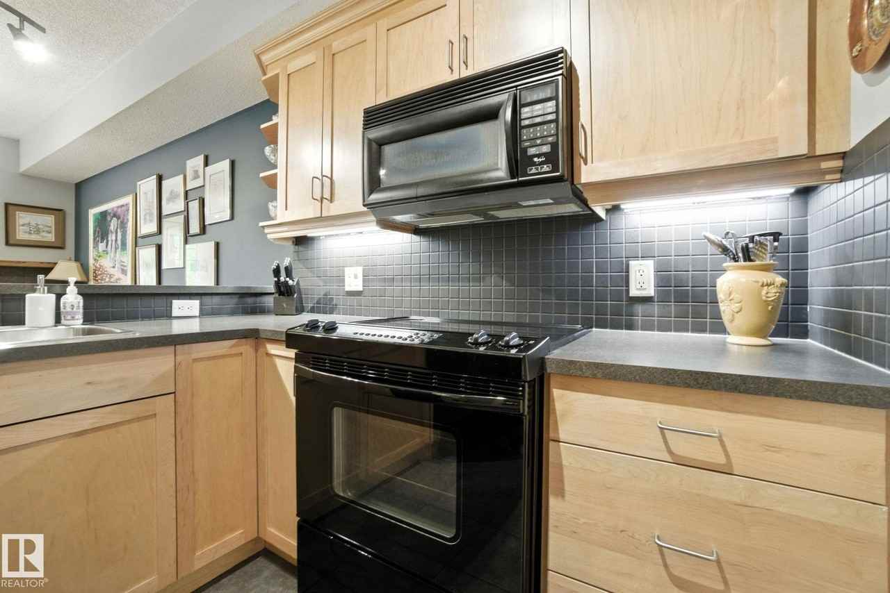 9805 96a St Nw - Photo 6 of 21