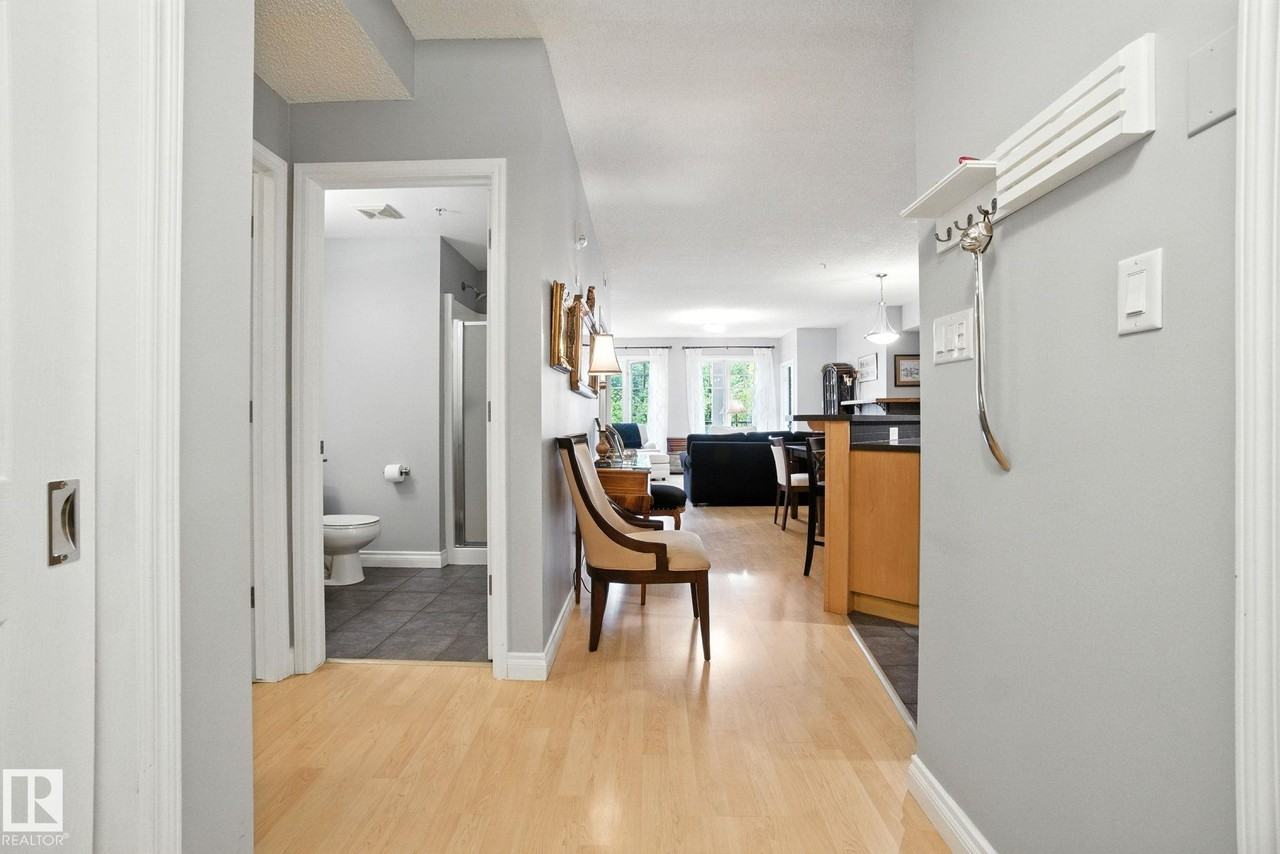 9805 96a St Nw - Photo 7 of 21