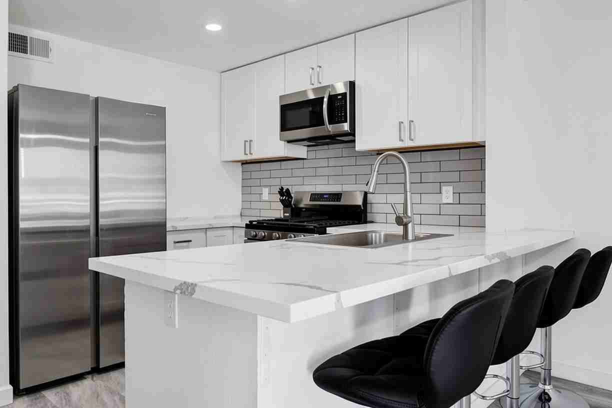 12330 Osborne St - Photo 3 of 14
