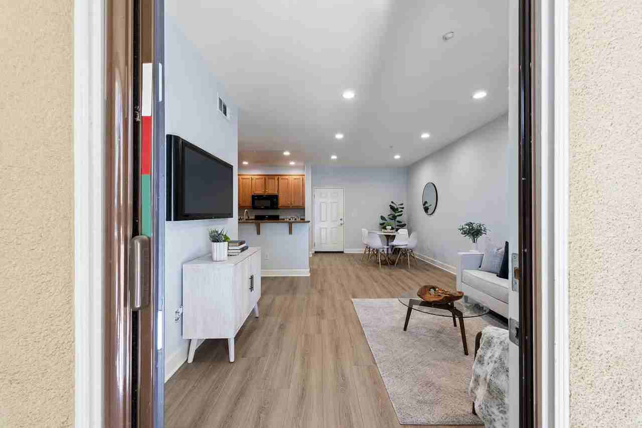 291 Riverdale Ct - Photo 2 of 15