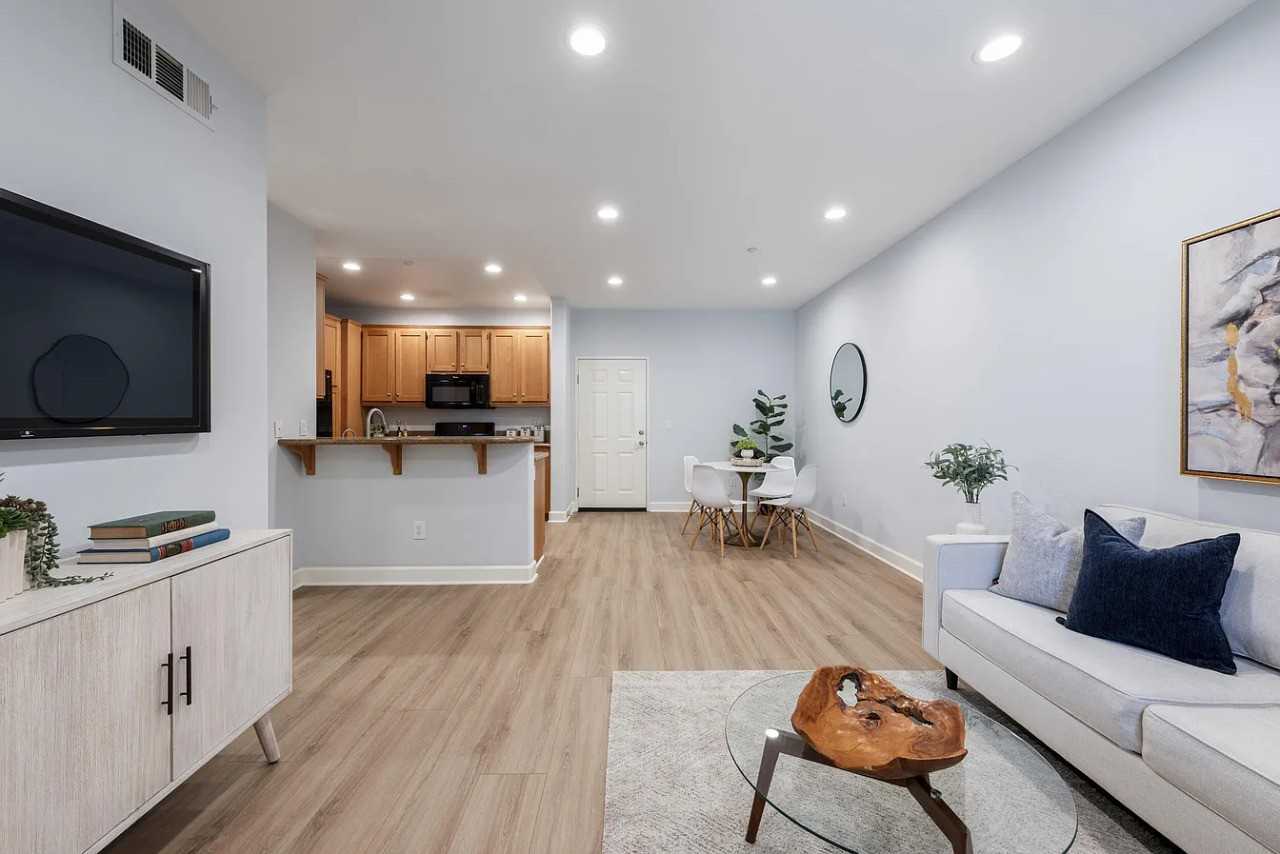 291 Riverdale Ct - Photo 3 of 15