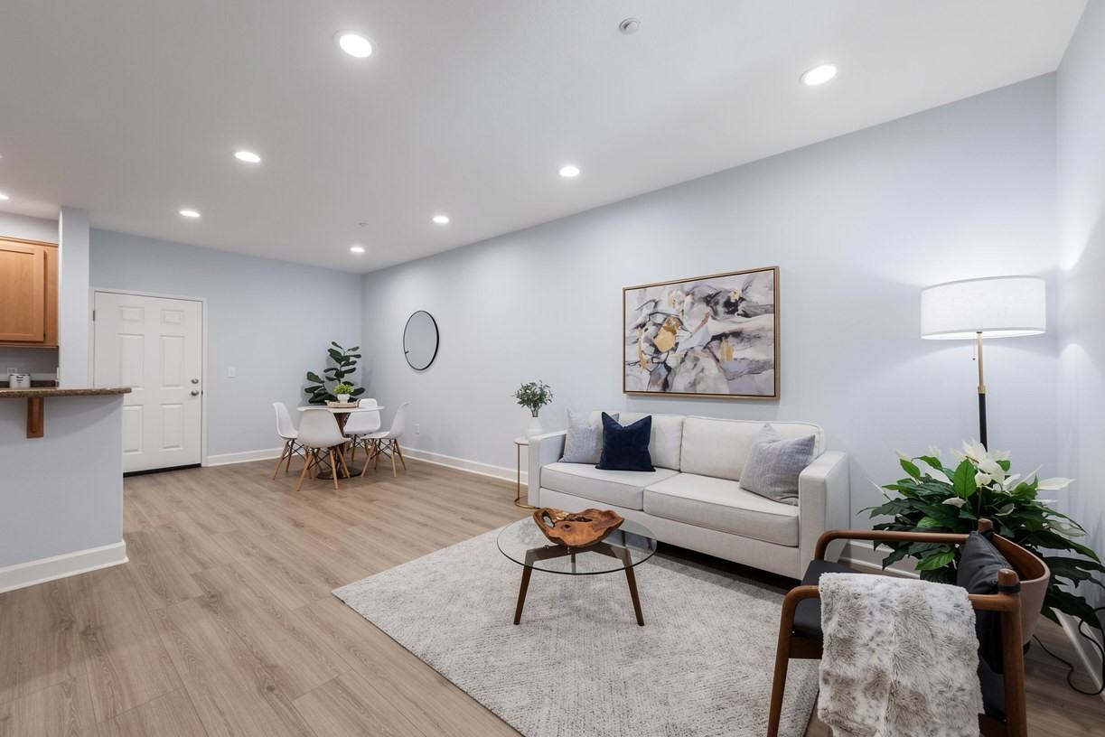 291 Riverdale Ct - Photo 4 of 15