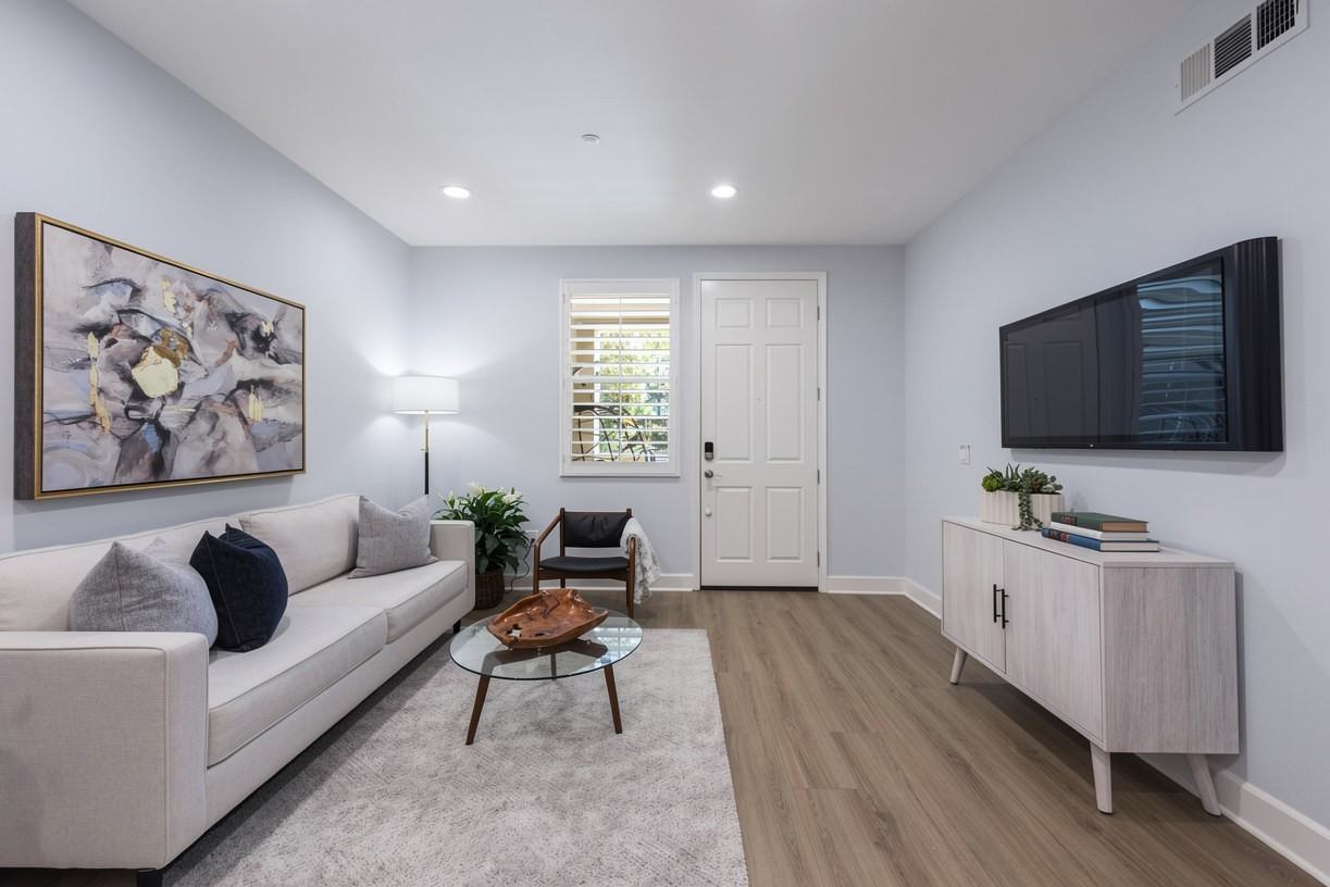 291 Riverdale Ct - Photo 5 of 15
