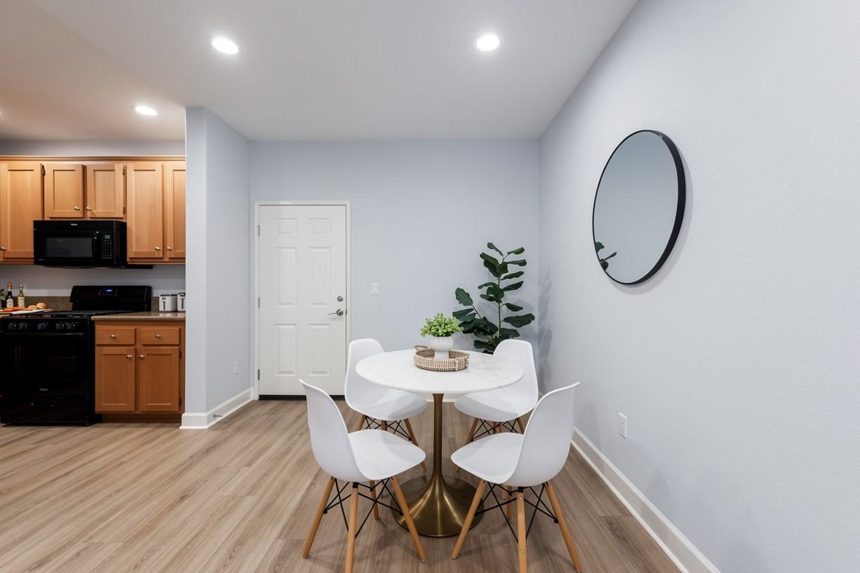 291 Riverdale Ct - Photo 6 of 15