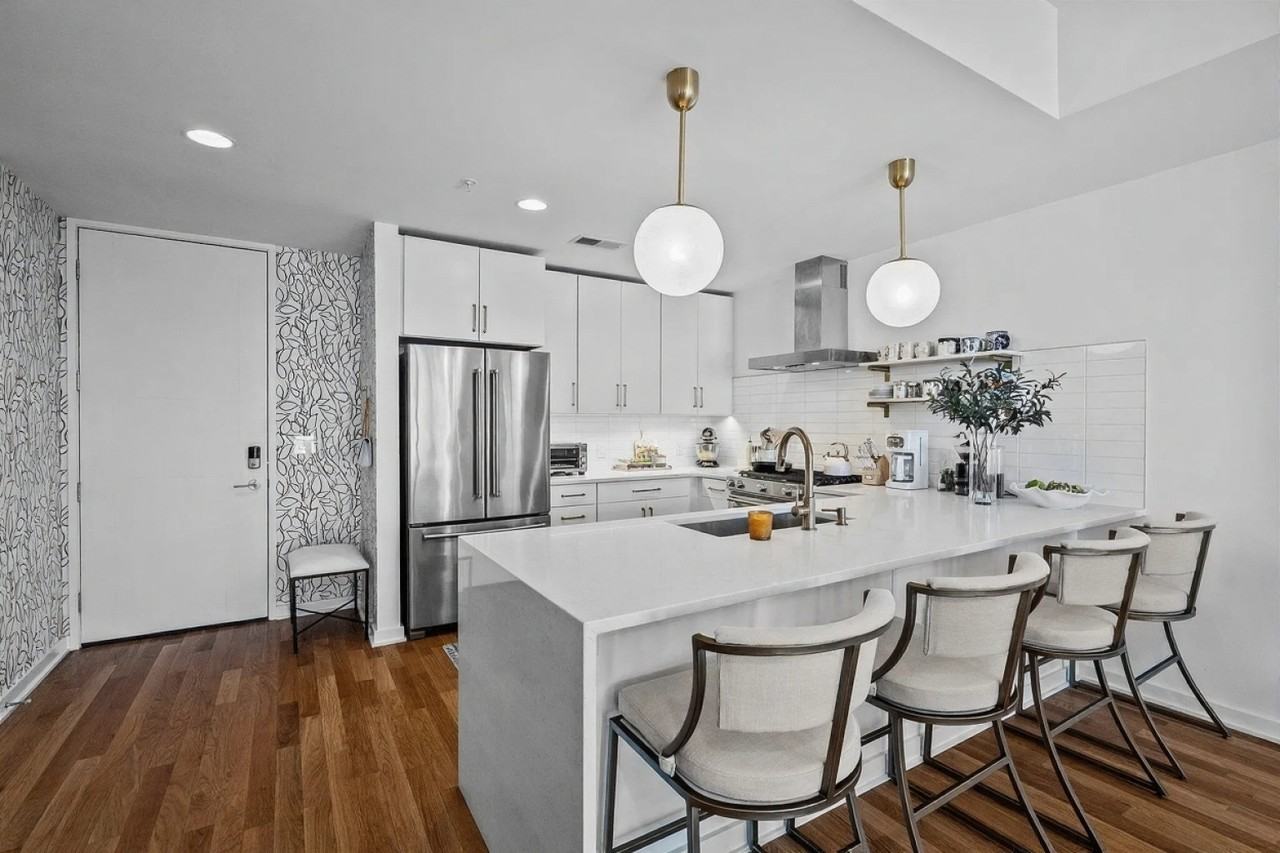 523 S West St - Photo 3 of 11