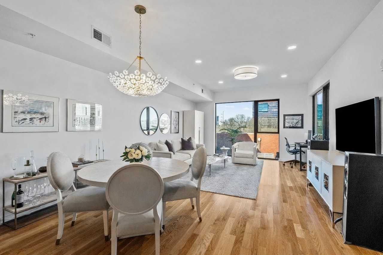 523 S West St - Photo 4 of 11