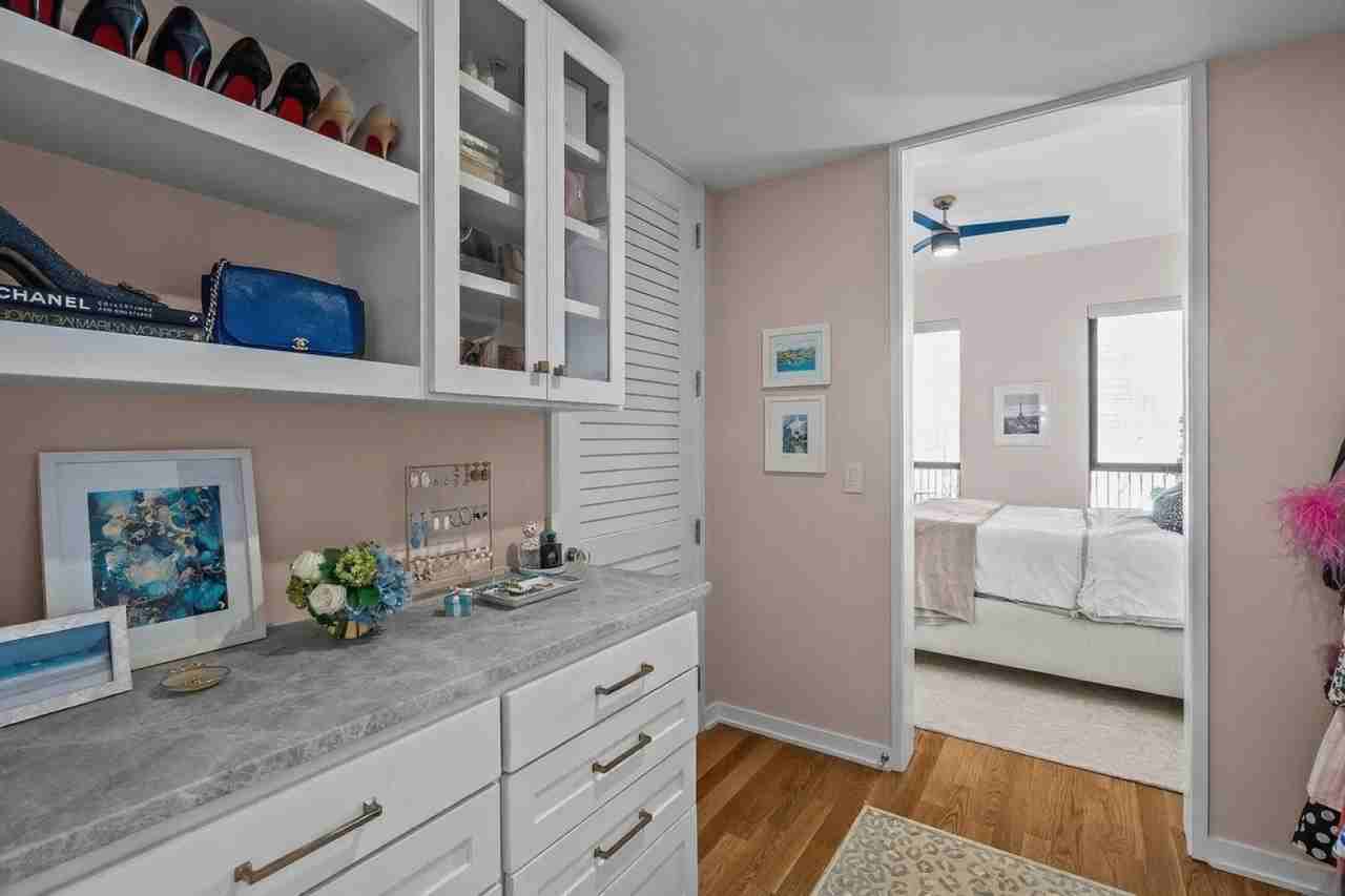 523 S West St - Photo 5 of 11