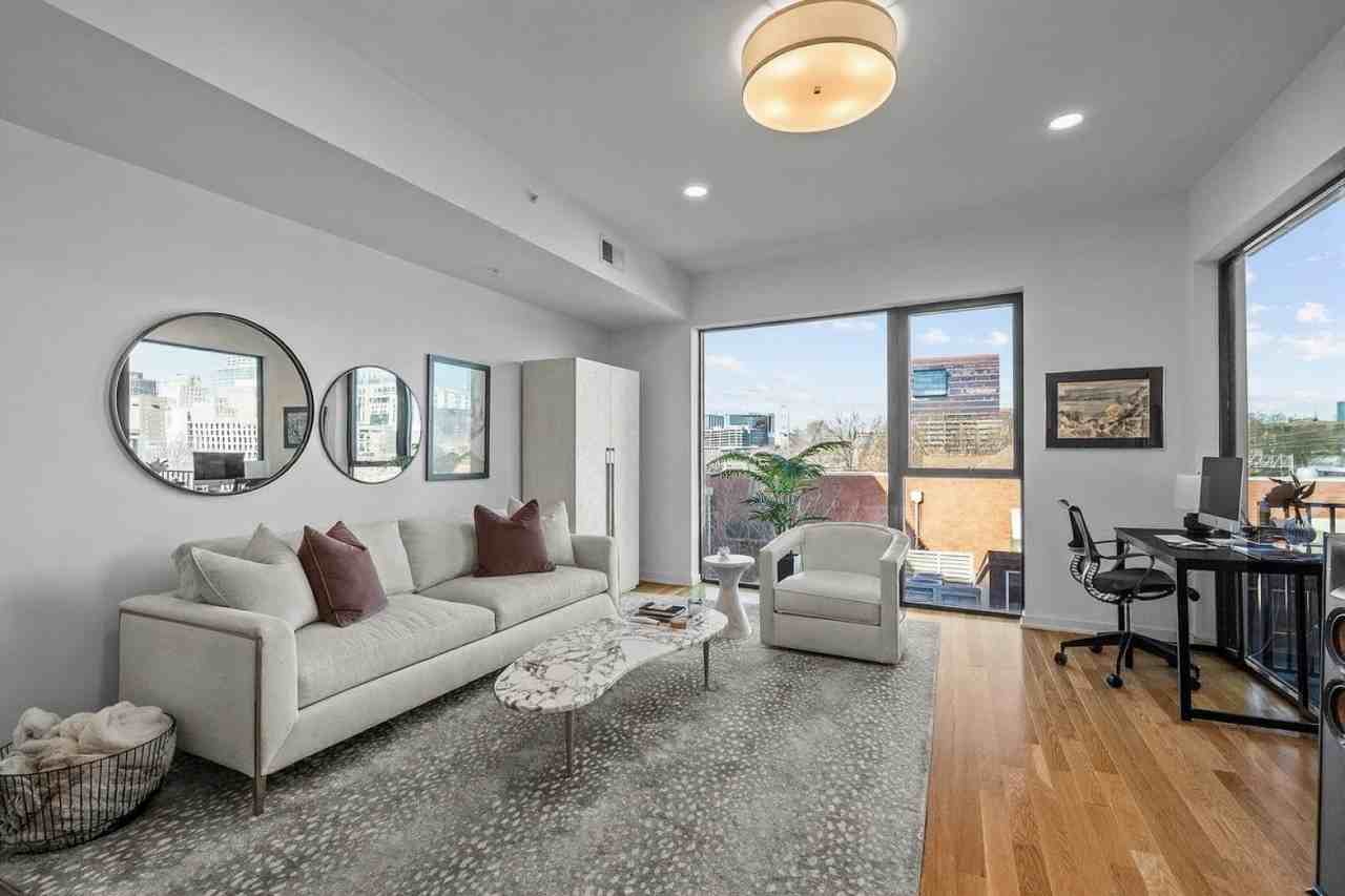 523 S West St - Photo 6 of 11