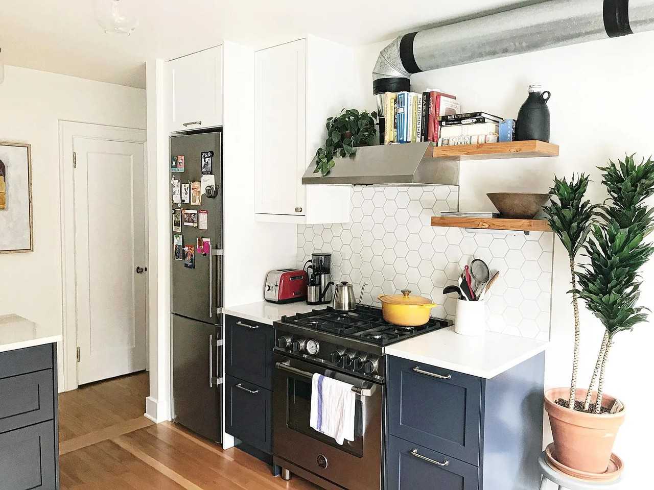 4255 Linden Ave N - Photo 5 of 13