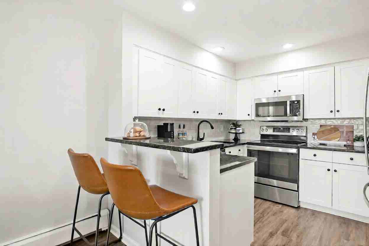 1465 E Putnam Ave - Photo 3 of 17
