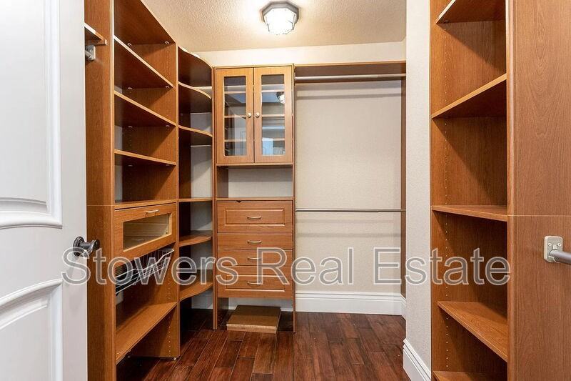 705 Moraga Rd - Photo 7 of 34