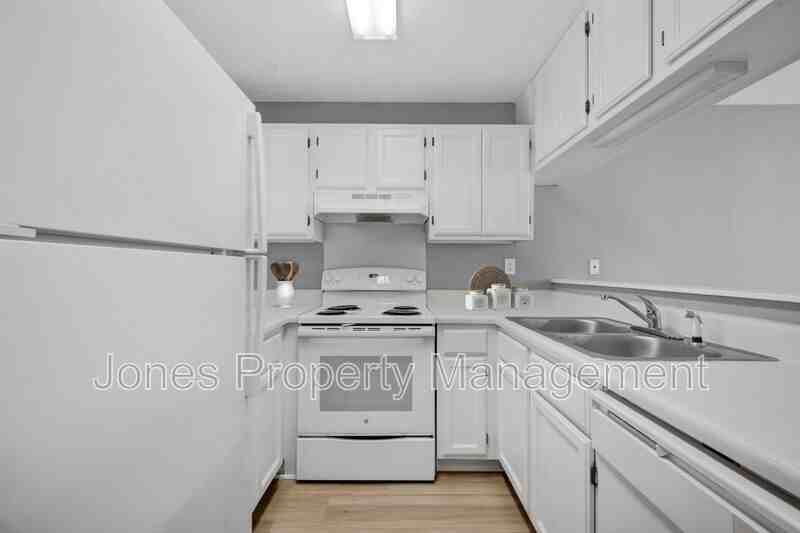 305 Country Club Dr Ne Apt R - Photo 4 of 19