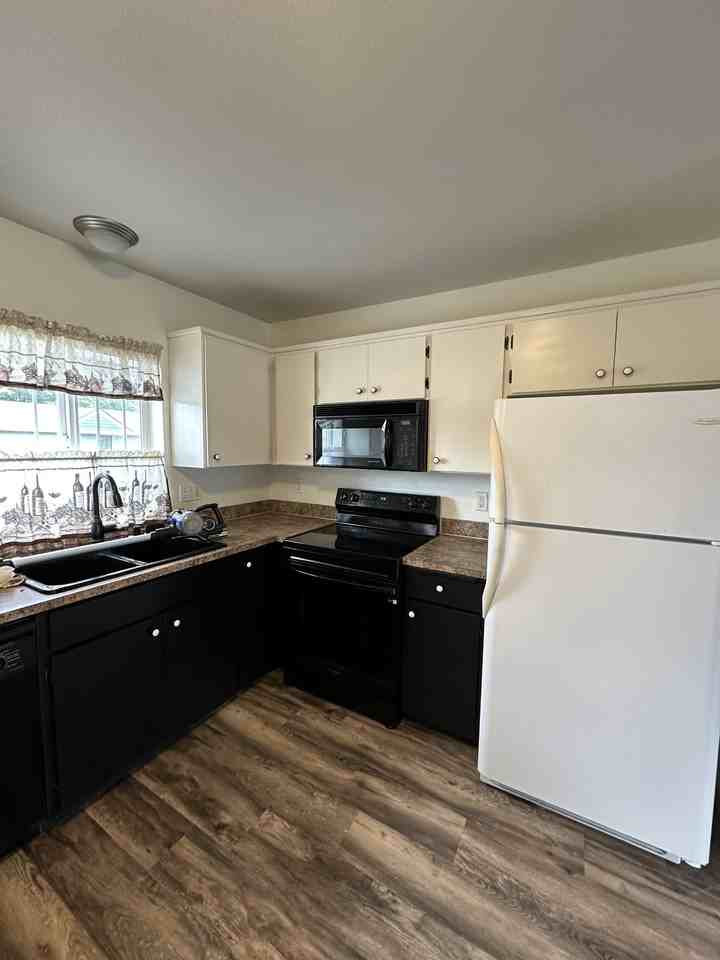 5705 Graham Ave #B - Photo 3 of 12