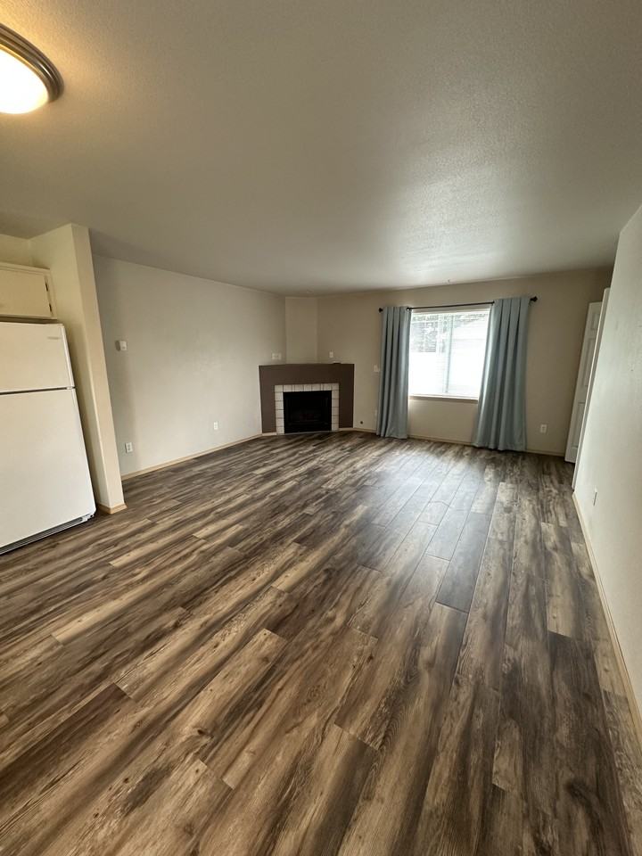 5705 Graham Ave #B - Photo 4 of 12