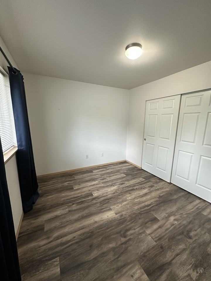 5705 Graham Ave #B - Photo 6 of 12