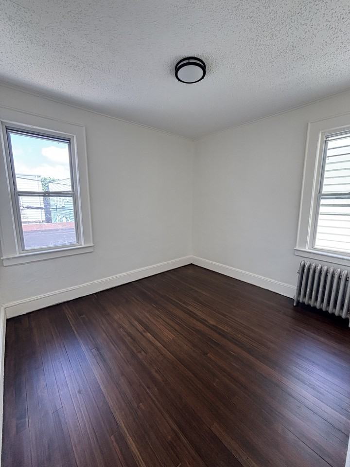 93 N 13th St #2ndFL - Photo 2 of 4