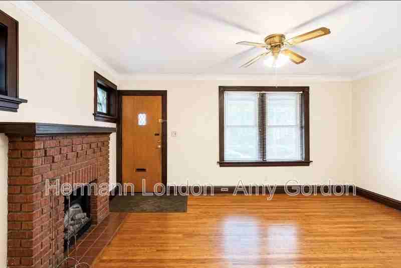 5046 Winona Ave #B - Photo 4 of 18