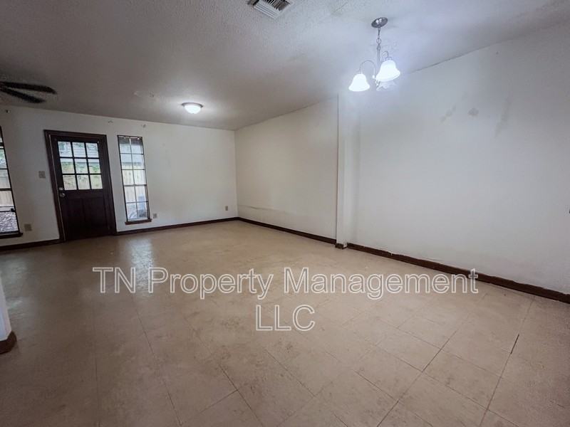2830 Louisiana Ave - Photo 4 of 10