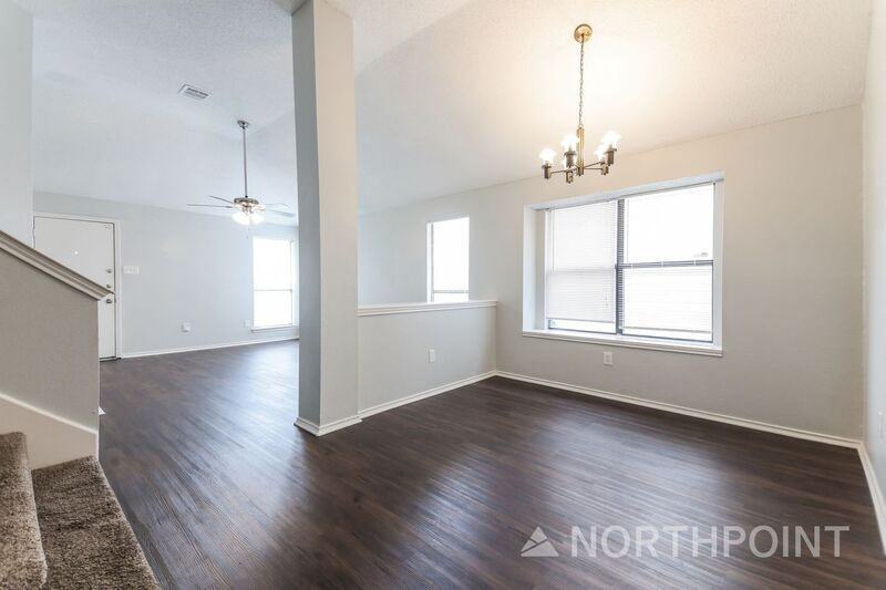 2708 Briarbank Cir - Photo 6 of 17