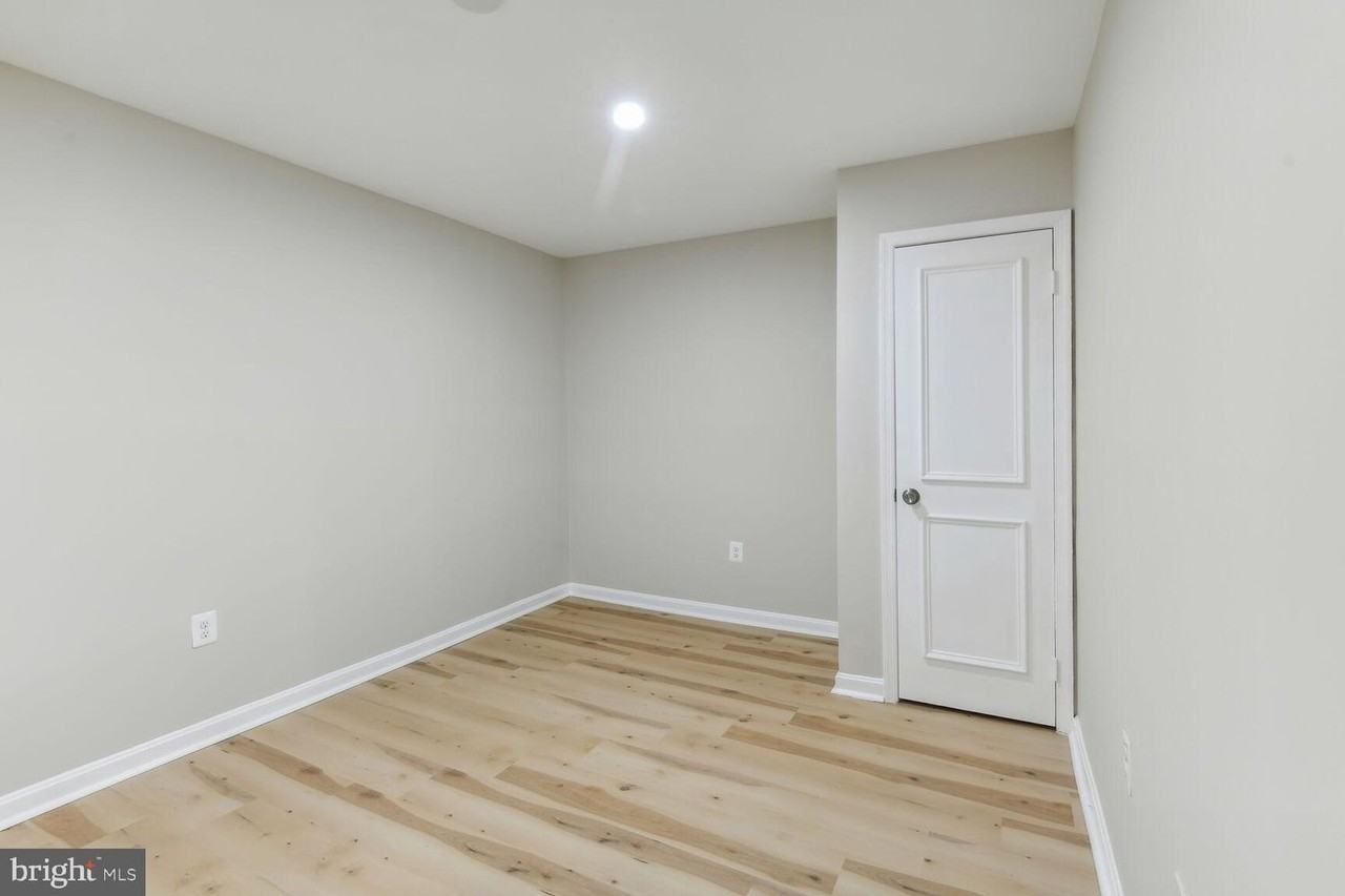 327 8th St Ne #3 - Photo 3 of 12