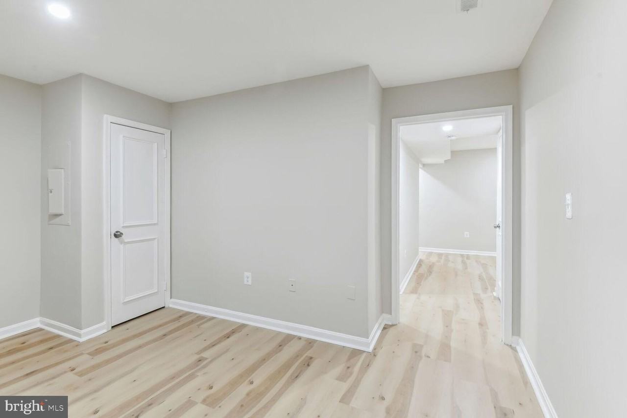 327 8th St Ne #3 - Photo 5 of 12