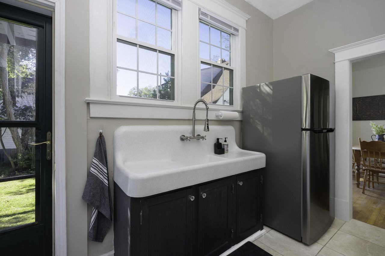 2040 Saint Charles Ave - Photo 2 of 29