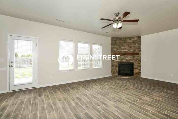 105 Emerald Dr - Photo 5 of 17