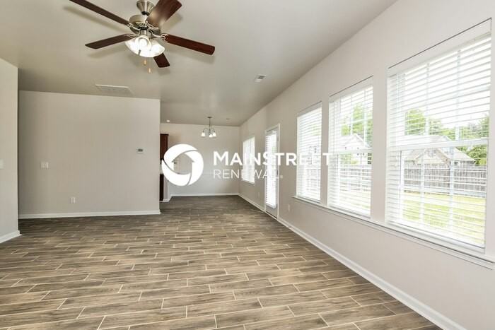 105 Emerald Dr - Photo 7 of 17