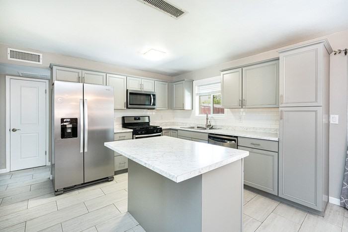 1512 S Beck Ave - Photo 4 of 25