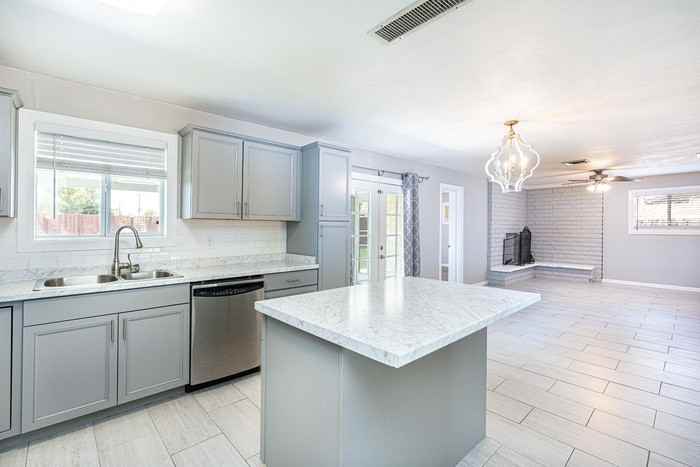 1512 S Beck Ave - Photo 5 of 25