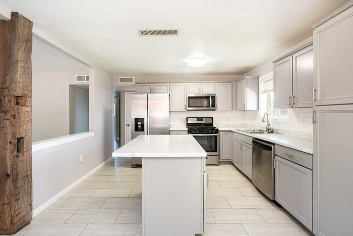 1512 S Beck Ave - Photo 6 of 25