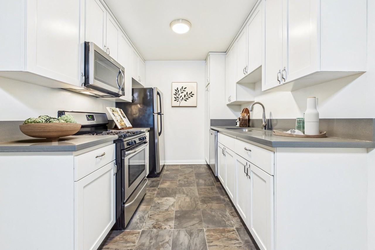 Buffalo Sherman Oaks Apartments - Photo 2 of 50