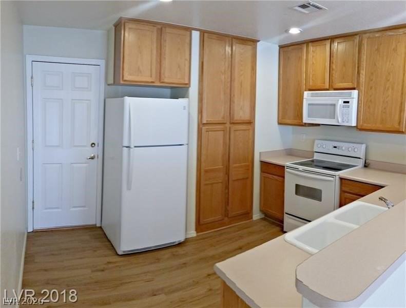 1481 S Dandelion St #3 - Photo 4 of 14