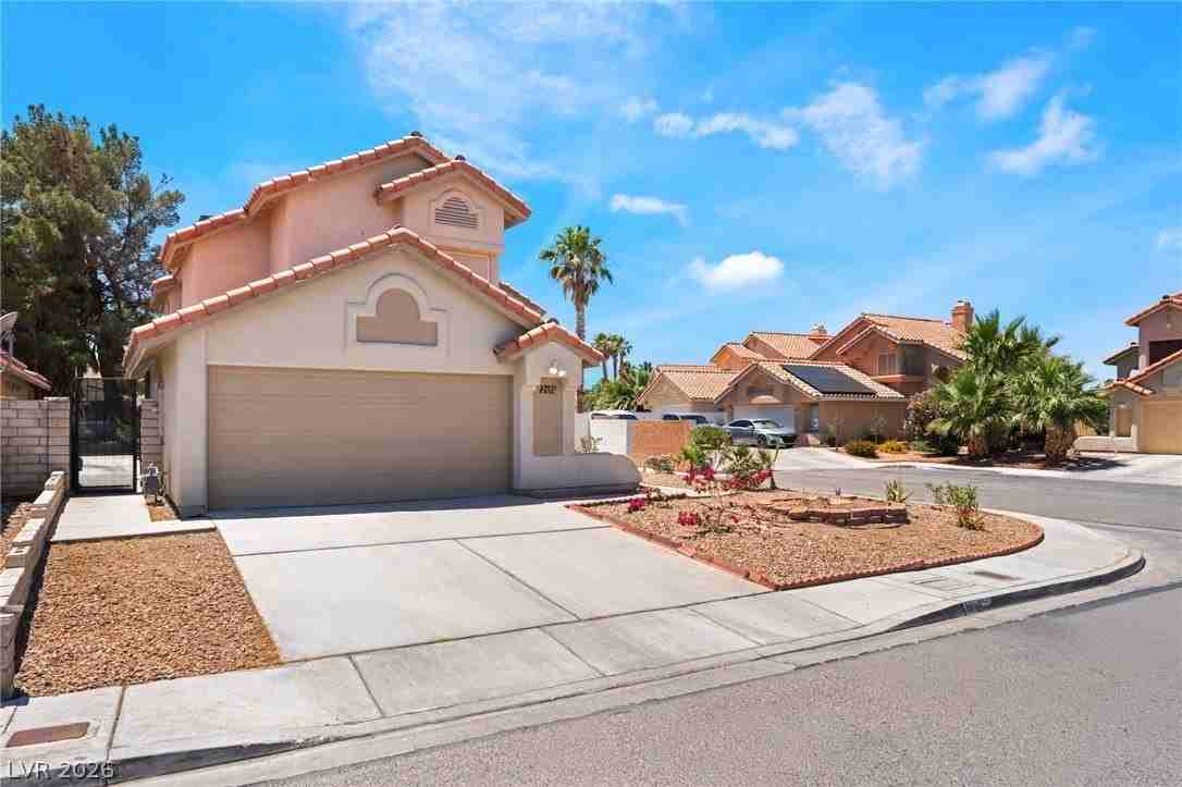 2655 Par Four Ln - Photo 4 of 42