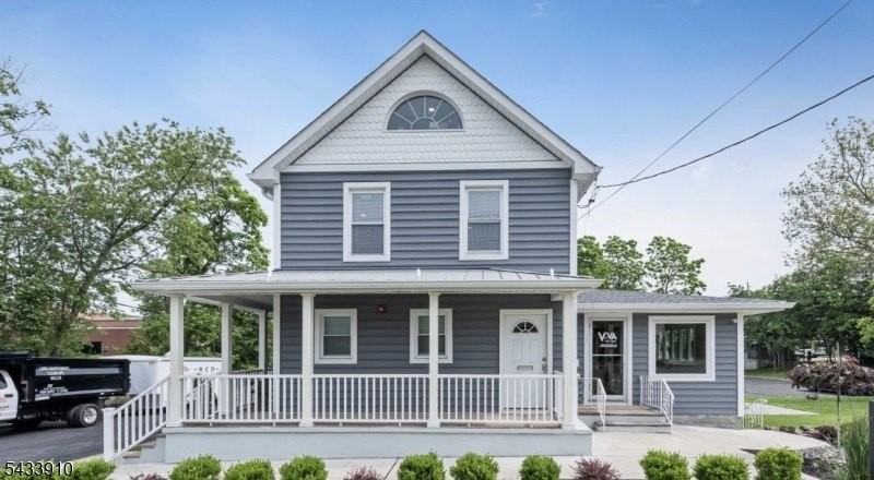 200 E Main St