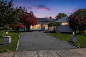 featured image of 32 Brantwood Pl