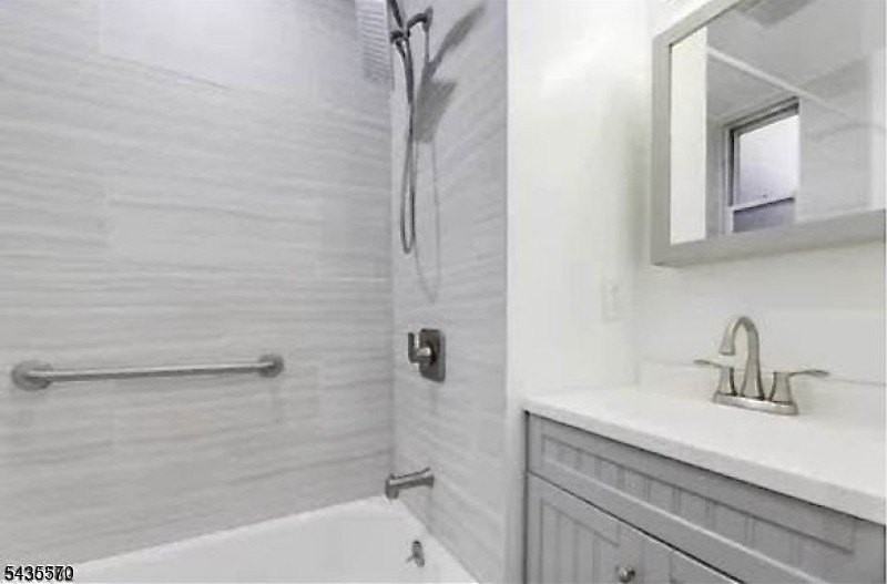 578 N 9th St #2 - Photo 5 of 5